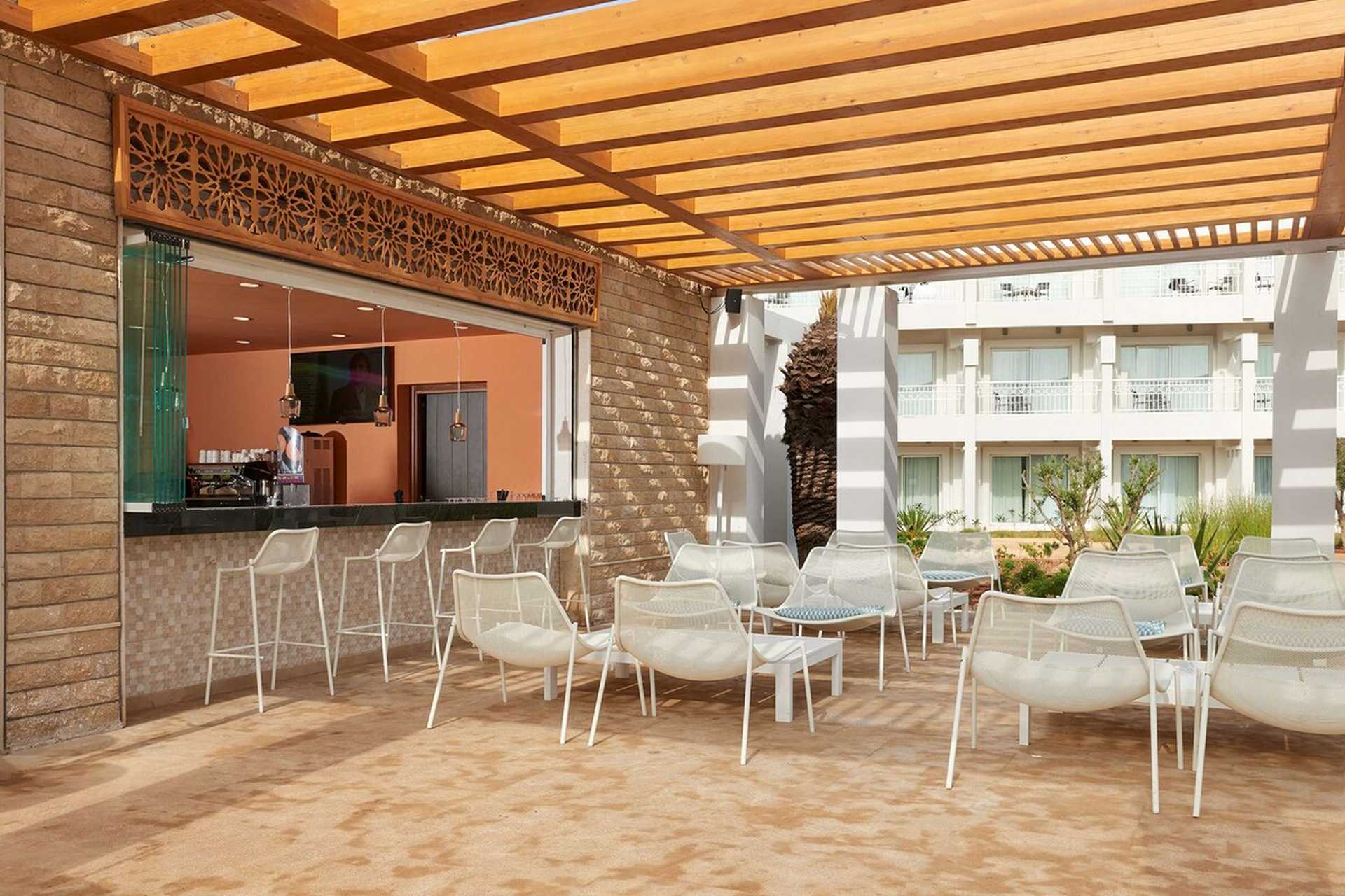 Radisson Blu Resort Saidia Beach 5* - bar pri bazéne