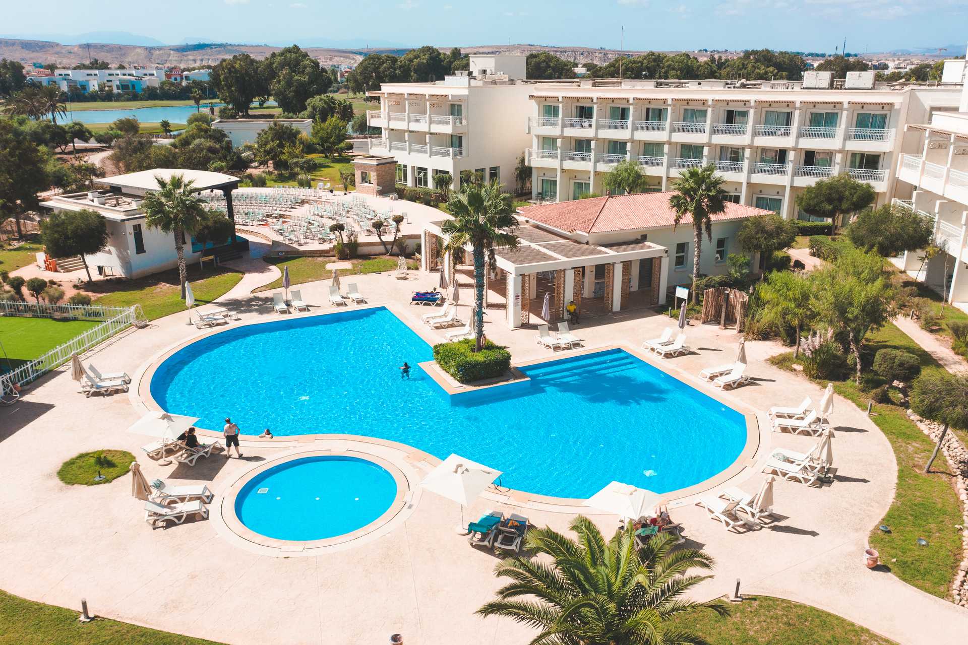 Radisson Blu Resort Saidia Beach 5* - vonkajšie bazény s ležadlami