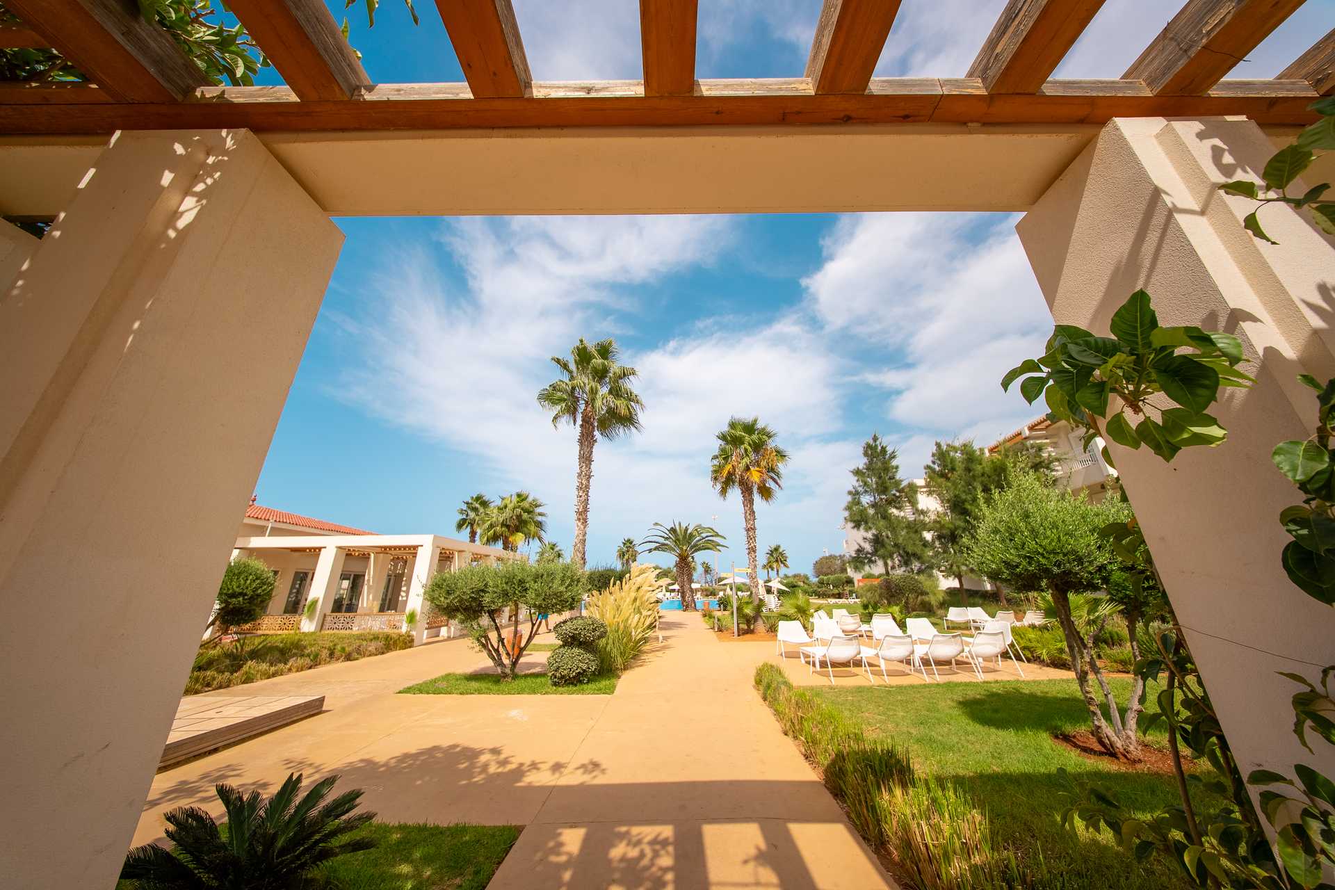 Radisson Blu Resort Saidia Beach 5* - oddychová zóna v hotelovej záhrade