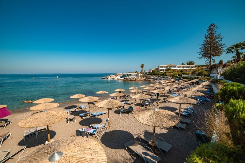 Eden Roc Resort Hotel & Bungalows 5* - pláž