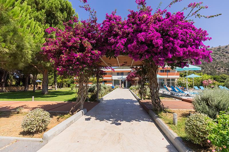 Kalogria Beach Hotel 4* - záhrada