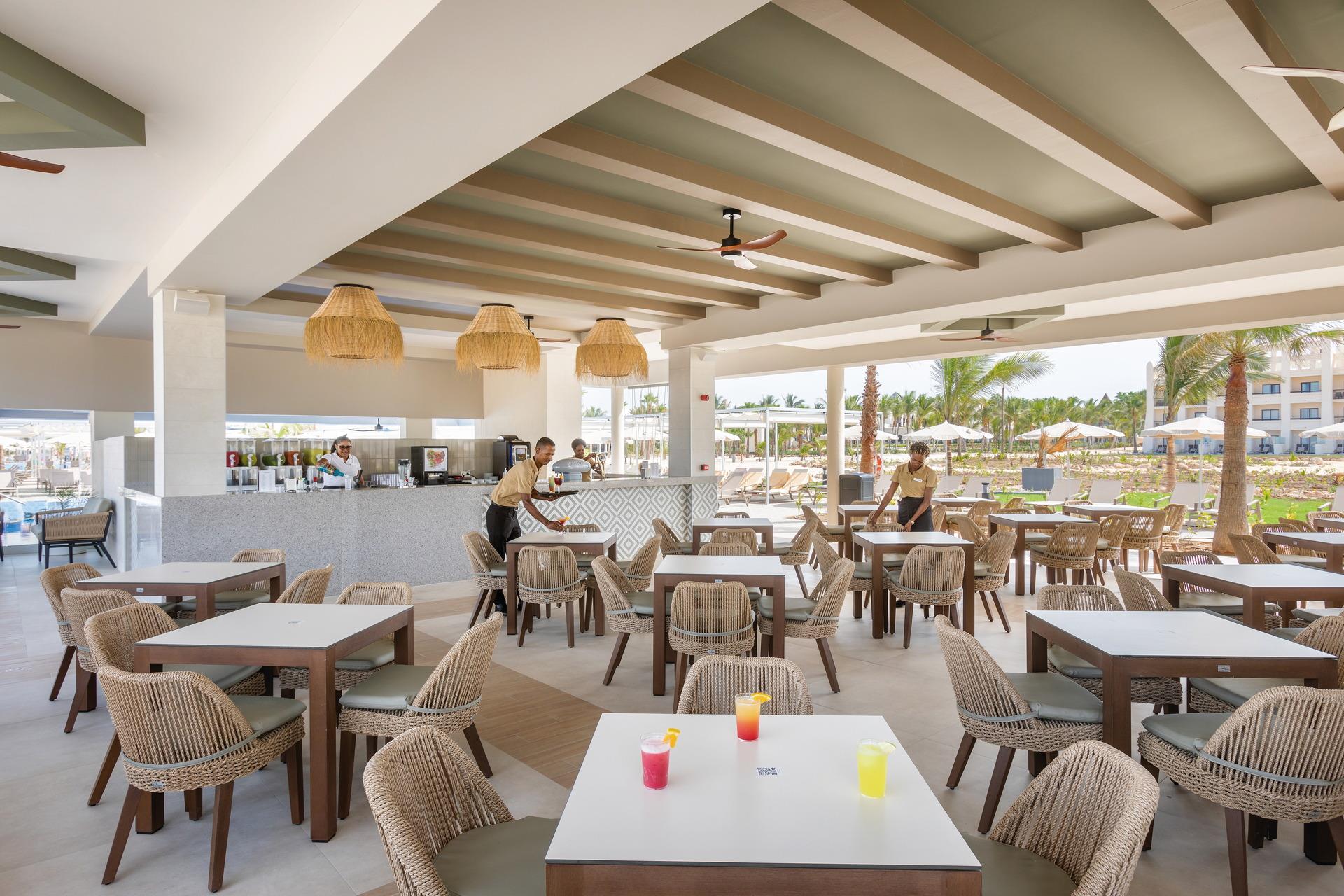 Riu Karamboa 5* - bar pri bazéne