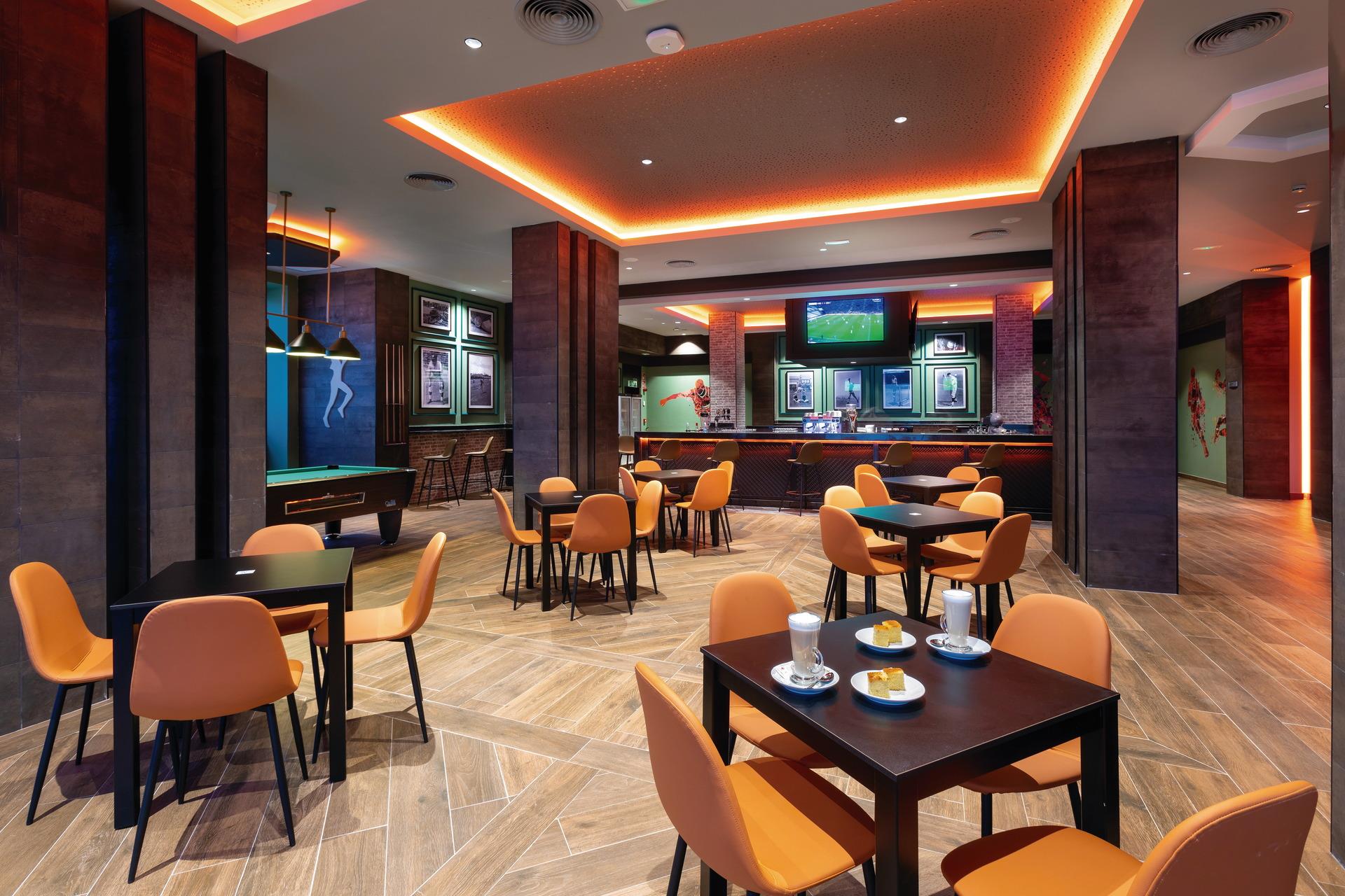 Riu Karamboa 5* - športový bar