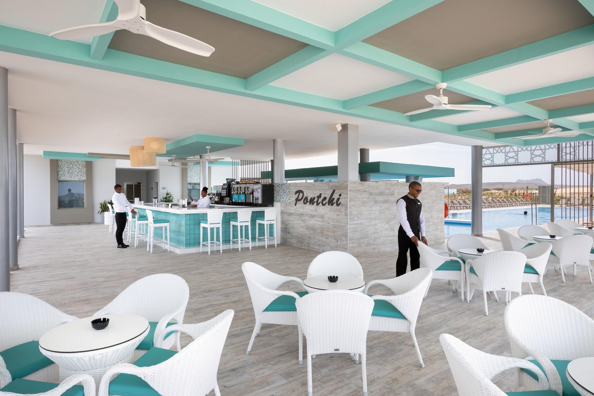 Riu Palace Boavista 5* - bar pri bazéne
