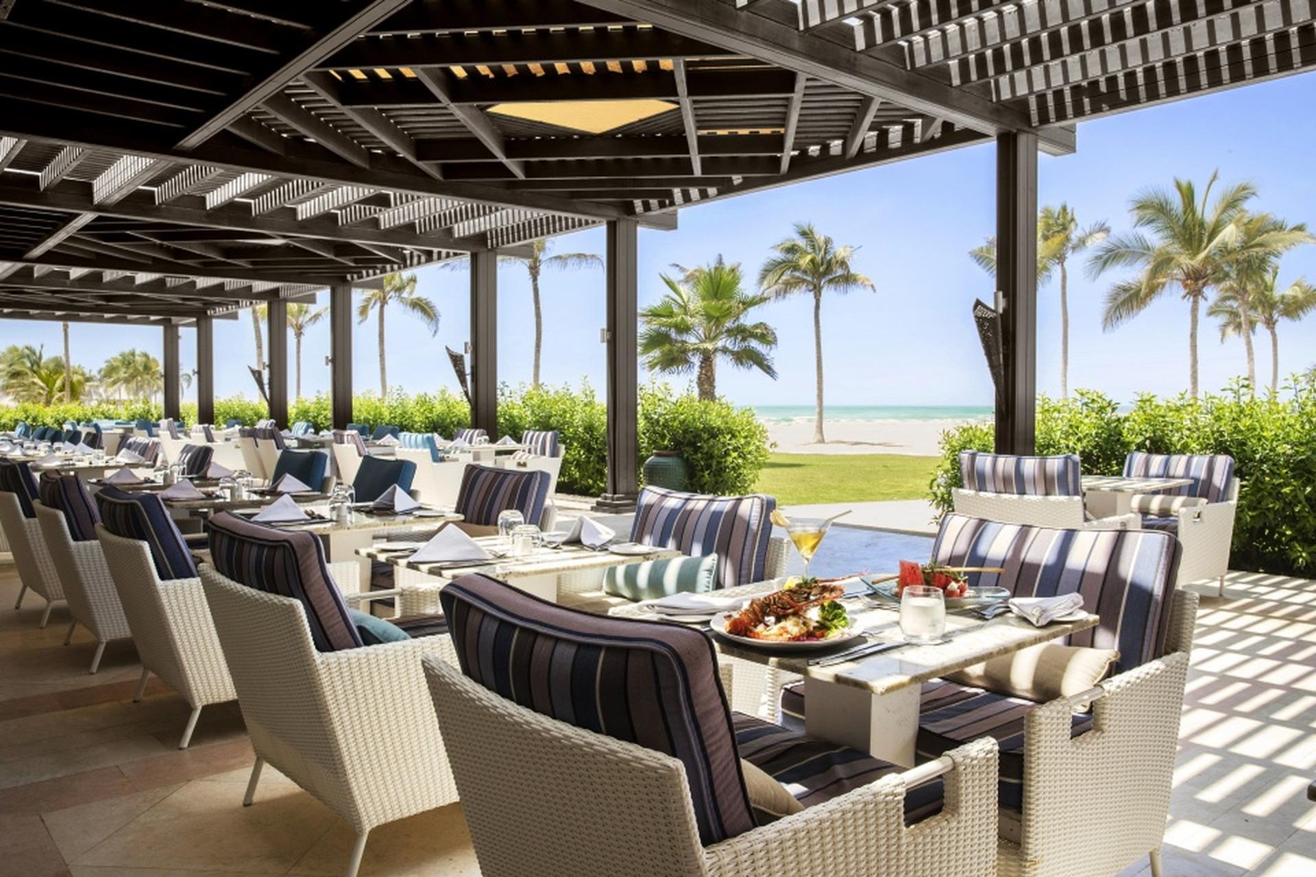Salalah Rotana Resort 5* - reštaurácia pri pláži