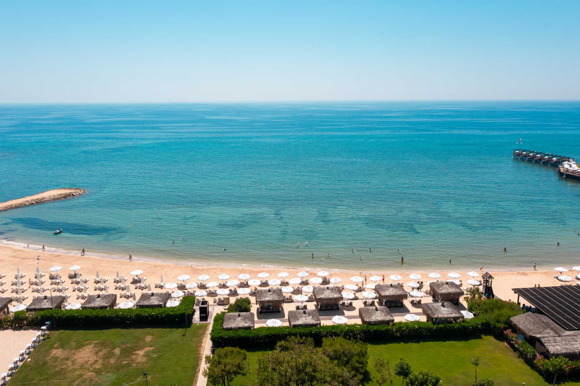 Concorde Luxury Resort & Casino 5* - piesková pláž