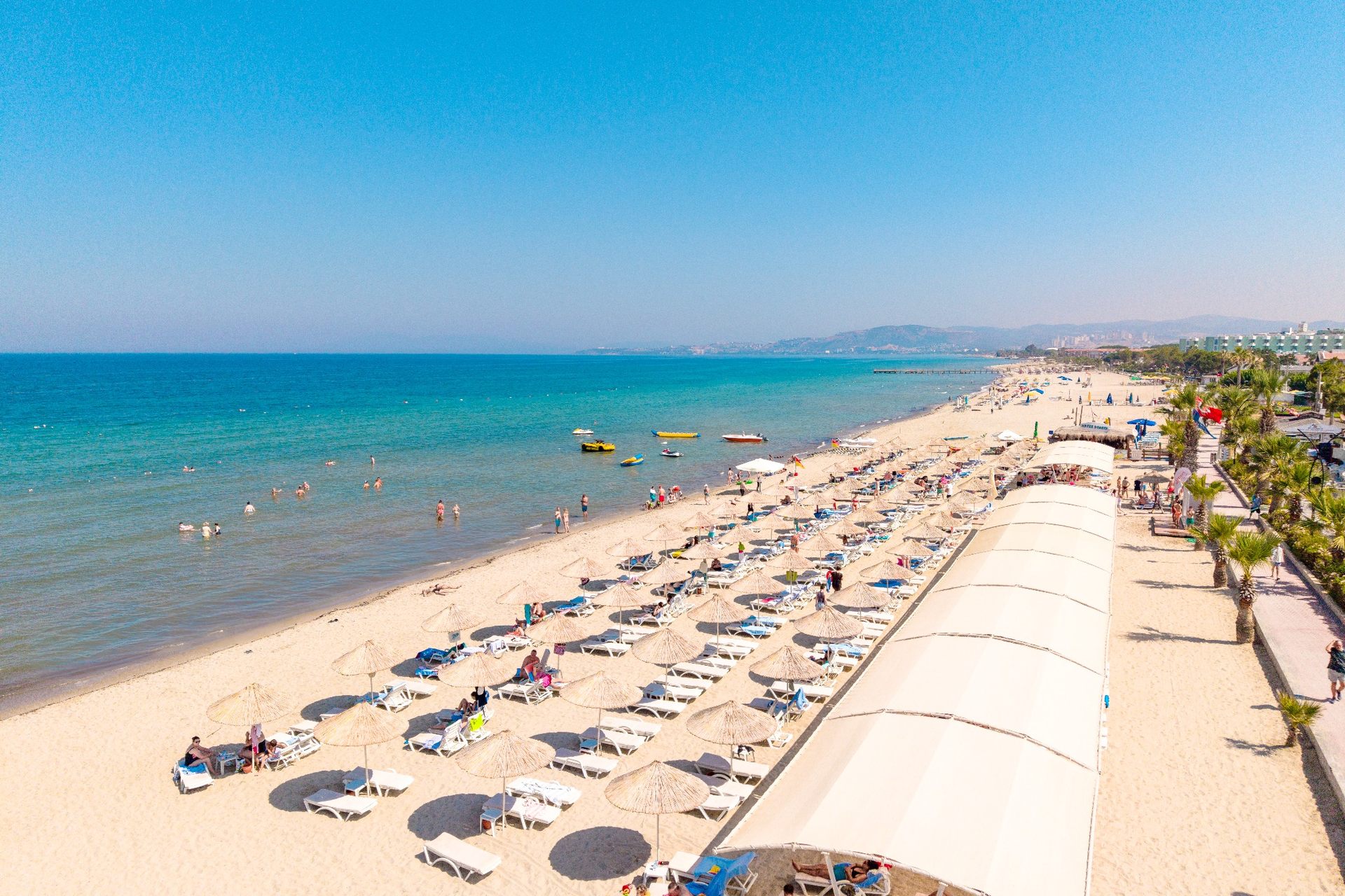 Palm Wings Beach Resort & SPA 5* - široká piesková pláž s pozvoľným vstupom do mora
