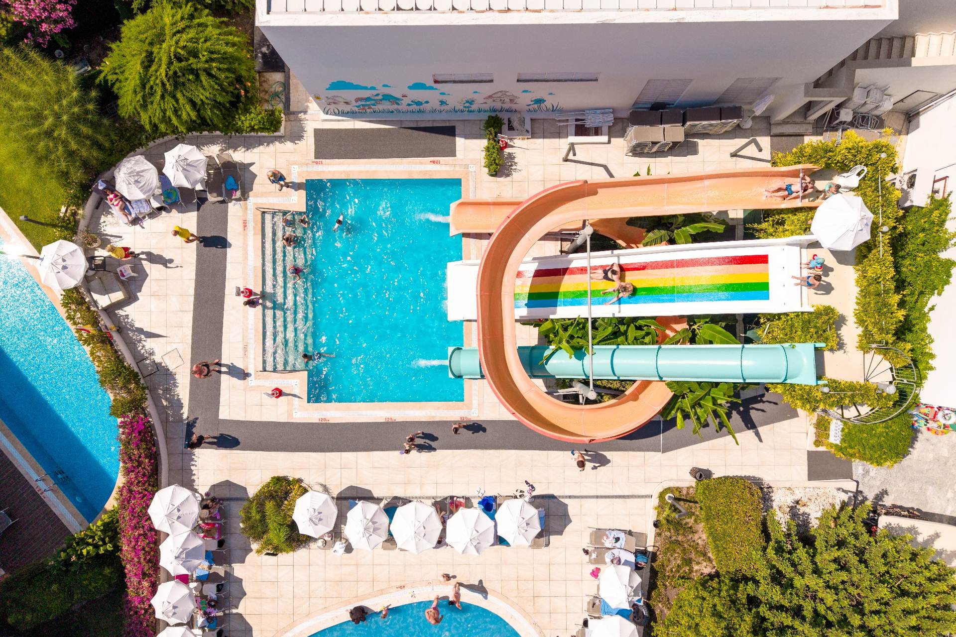 Palm Wings Beach Resort & SPA 5* - bazén so šmýkačkami