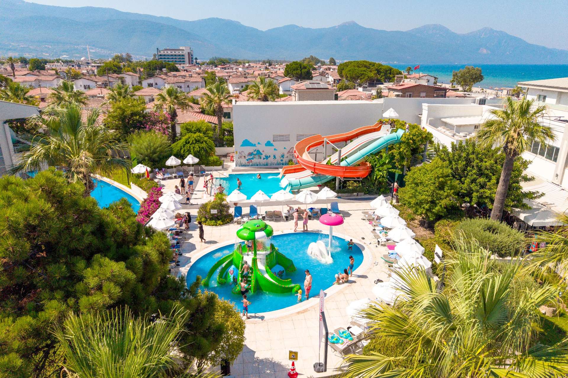 Palm Wings Beach Resort & SPA 5* - bazény so šmýkačkami a detskými atrakciami