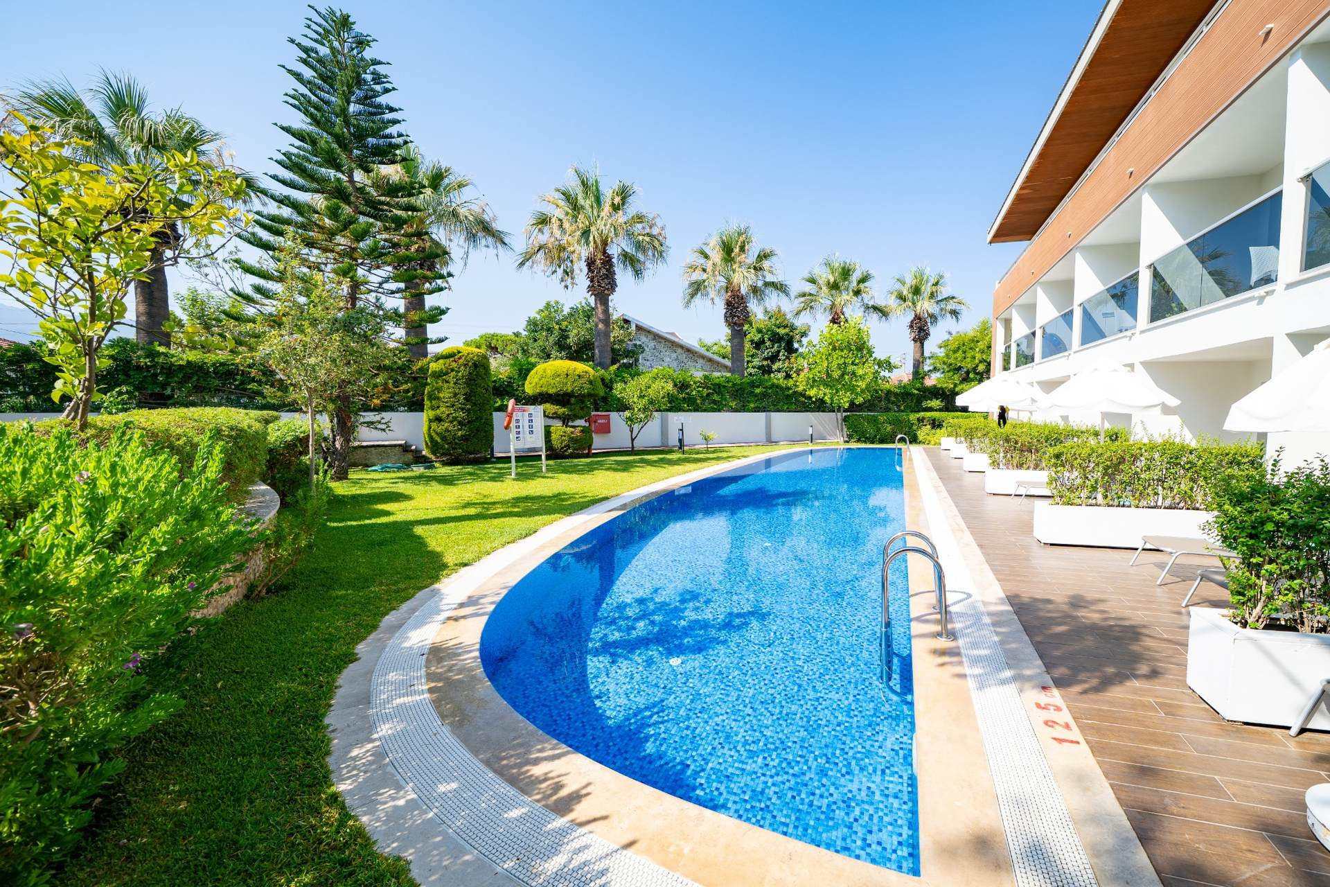 Palm Wings Beach Resort & SPA 5* - zdieľaný bazén pri izbách