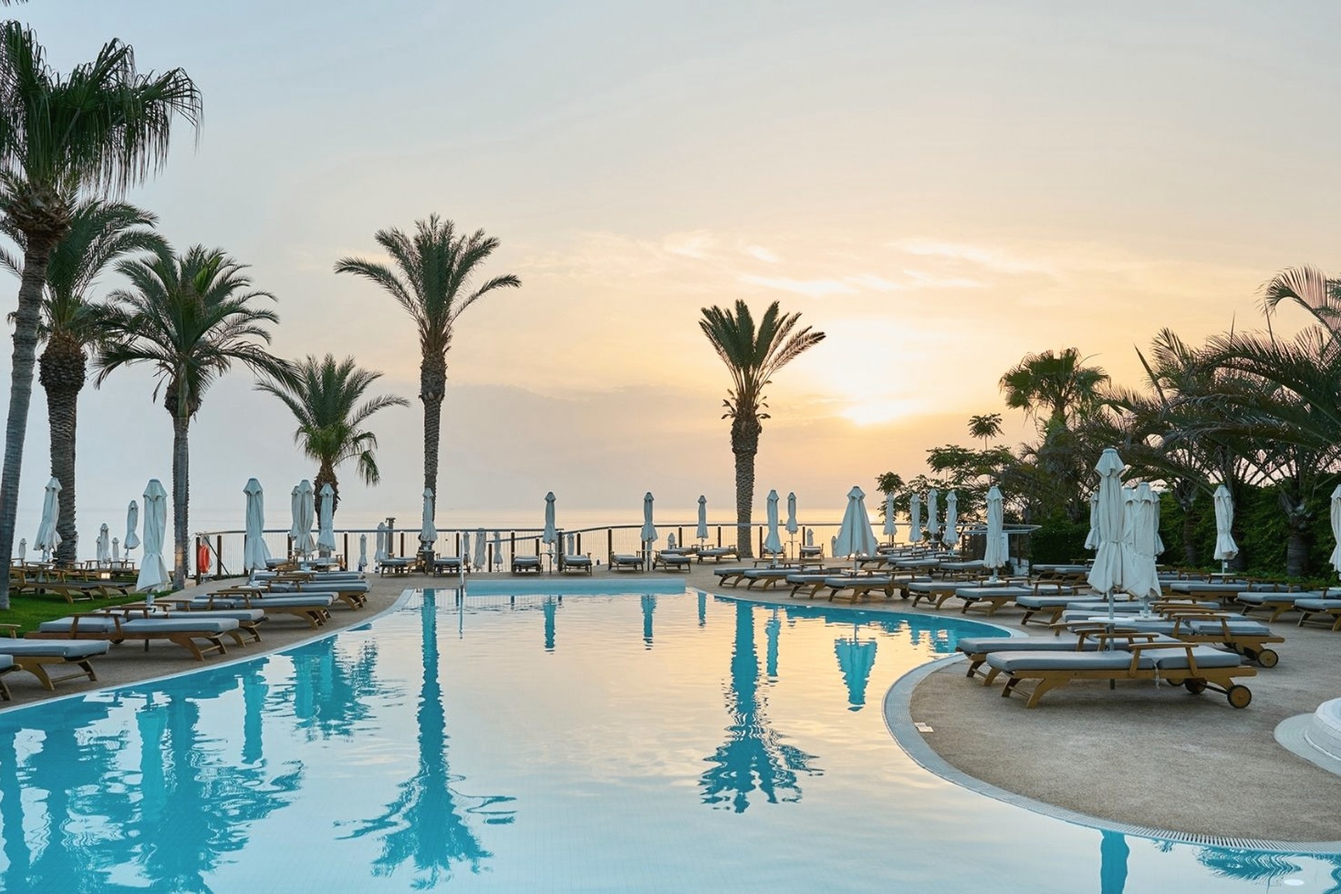 Sunrise Pearl Hotel & SPA 5* - bazén
