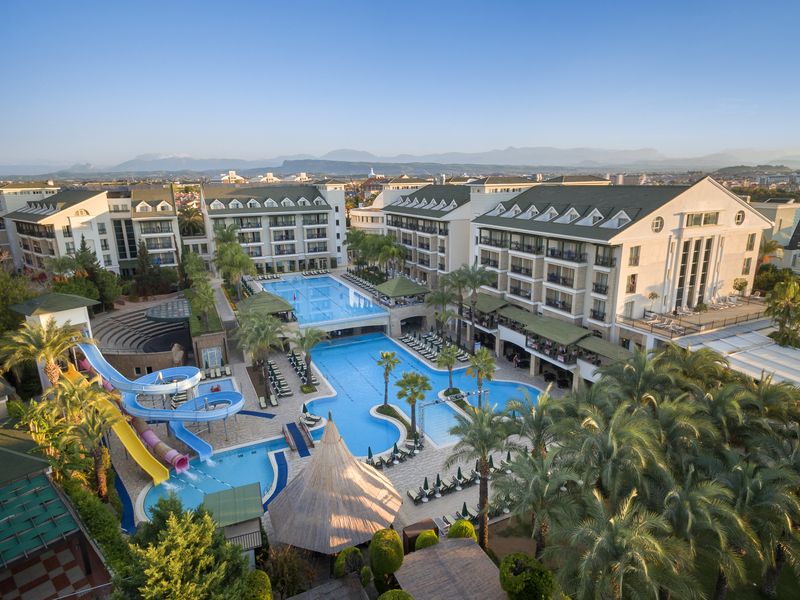 Alva Donna Beach Resort Comfort 5* - bazén