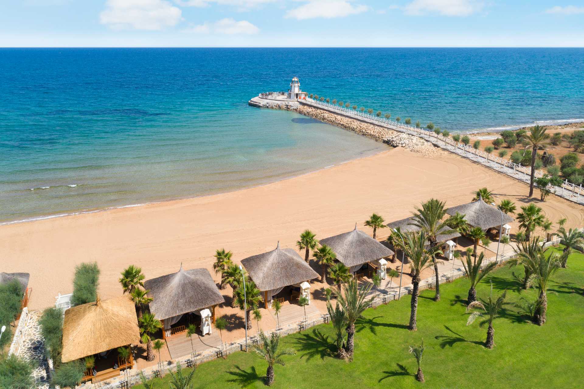 Noah's Ark Deluxe Hotel & SPA 5* - krásna piesková pláž s mólom