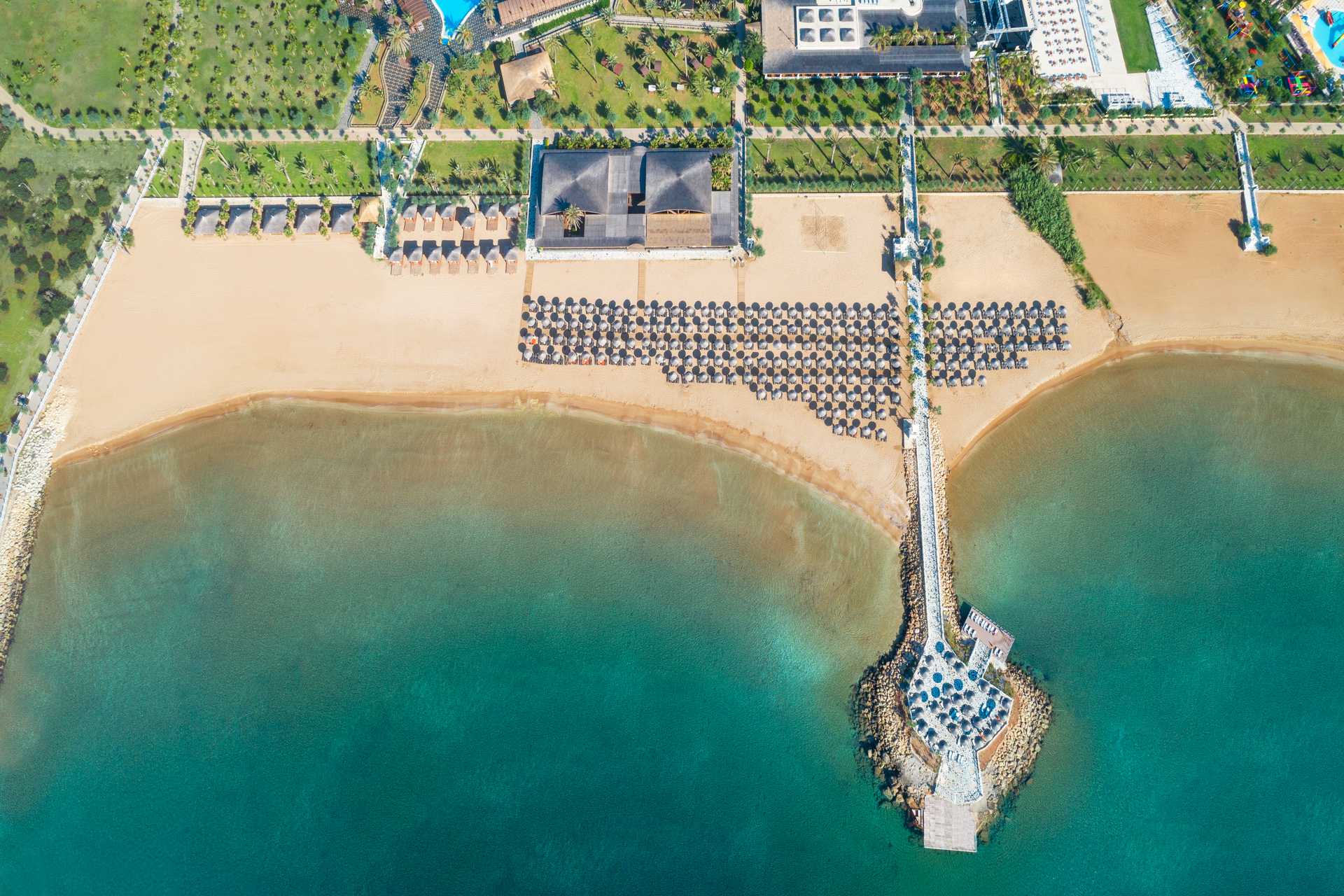 Noah's Ark Deluxe Hotel & SPA 5* - piesková pláž s mólom