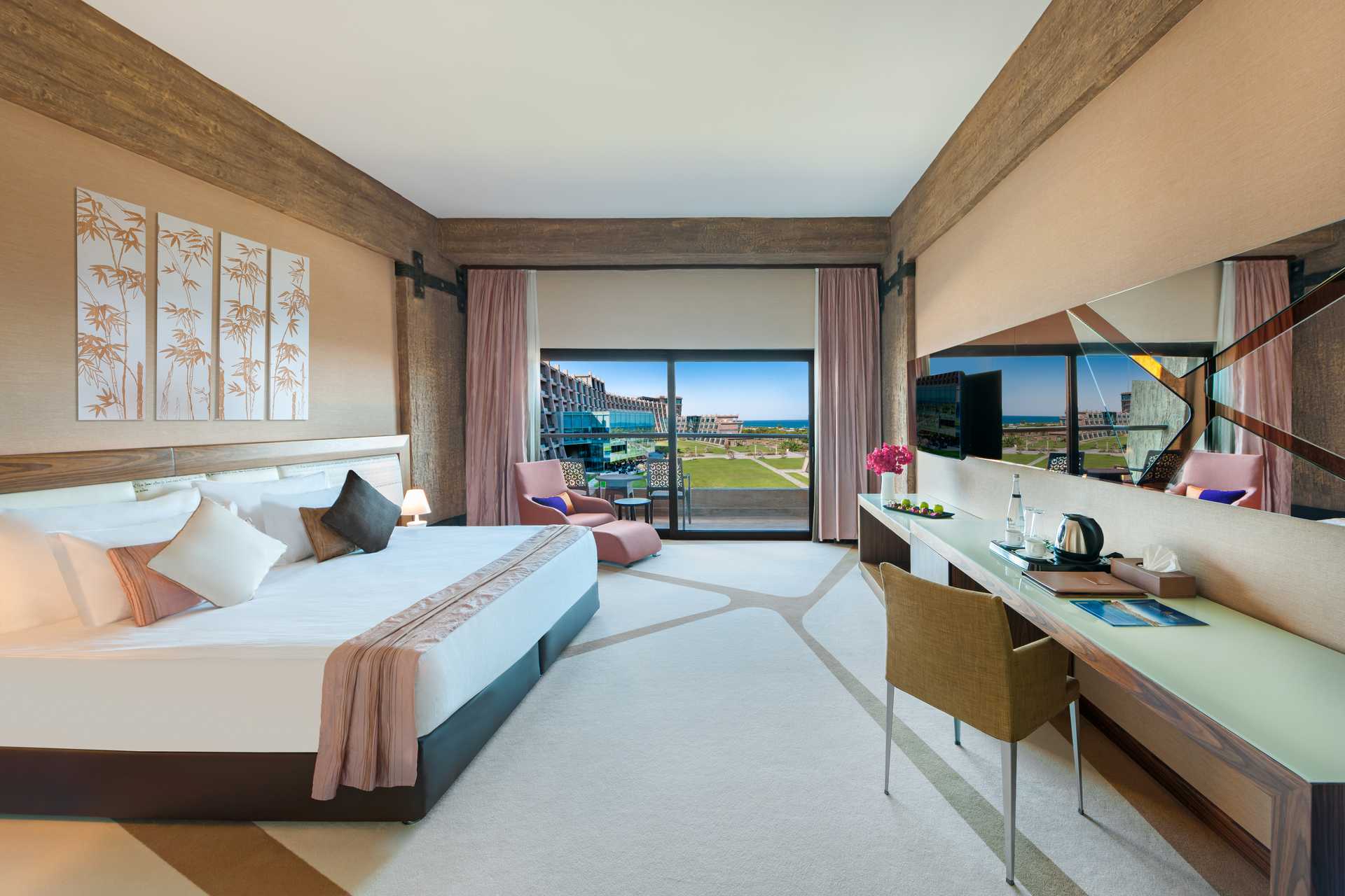 Noah's Ark Deluxe Hotel & SPA 5* - komfortne zariadená izba
