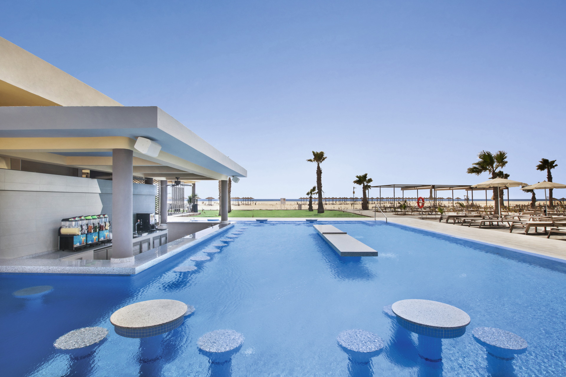 Riu Palace Santa Maria 5* - bar pri bazéne