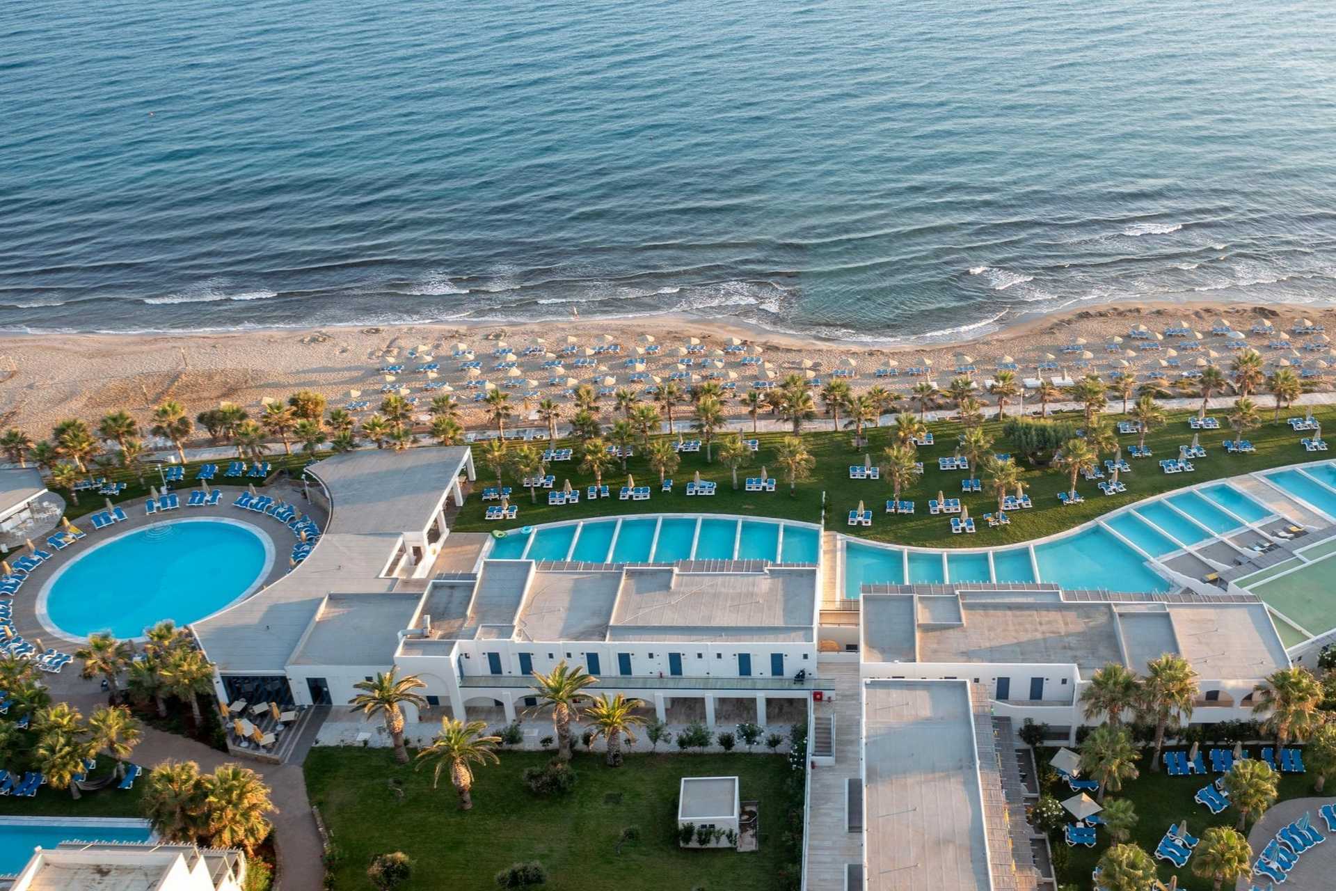Lyttos Beach 5* - hotelový rezort s bazénmi a pieskovou plážou