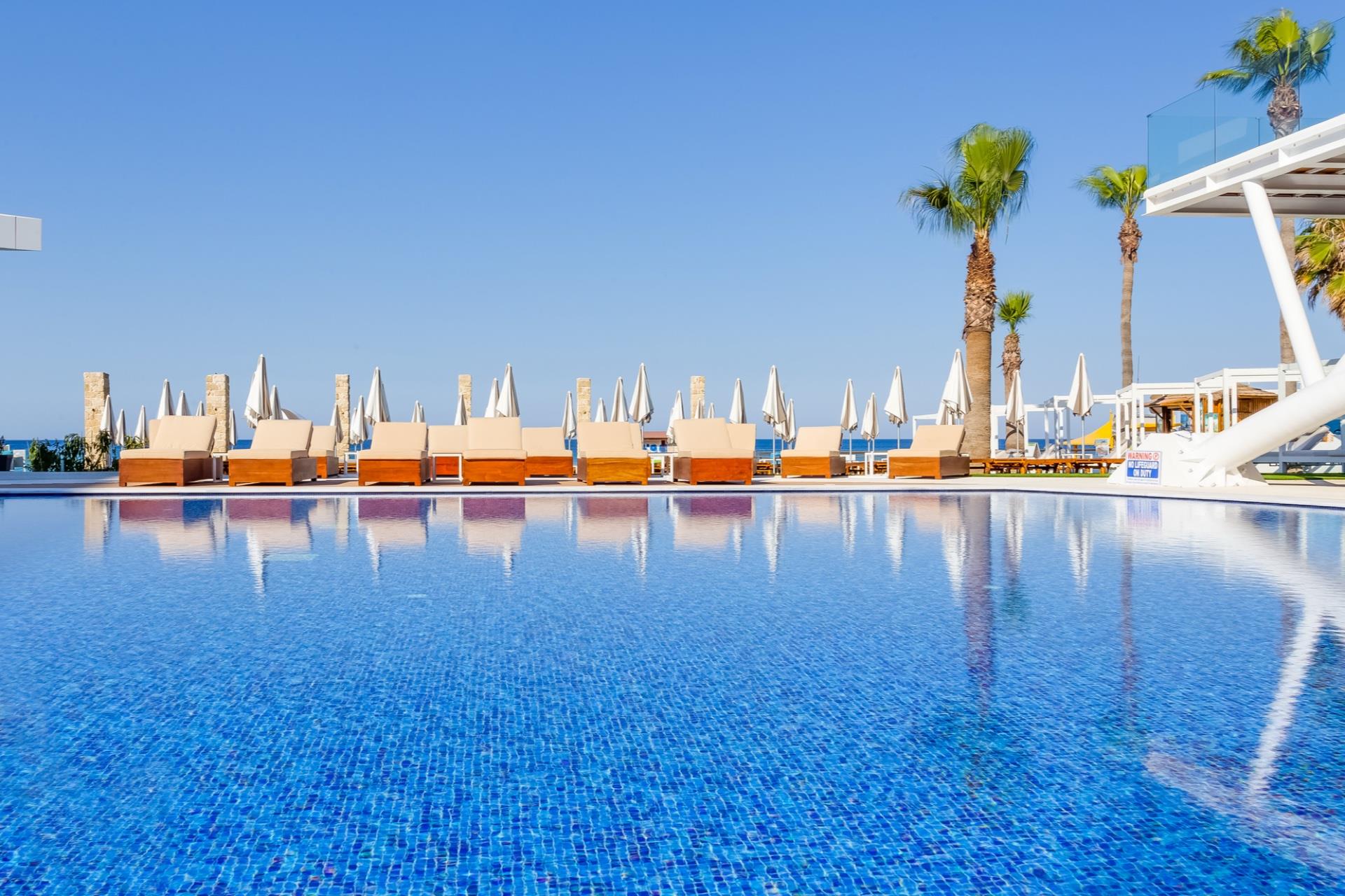 Flamingo Paradise Beach Hotel 4* - bazén