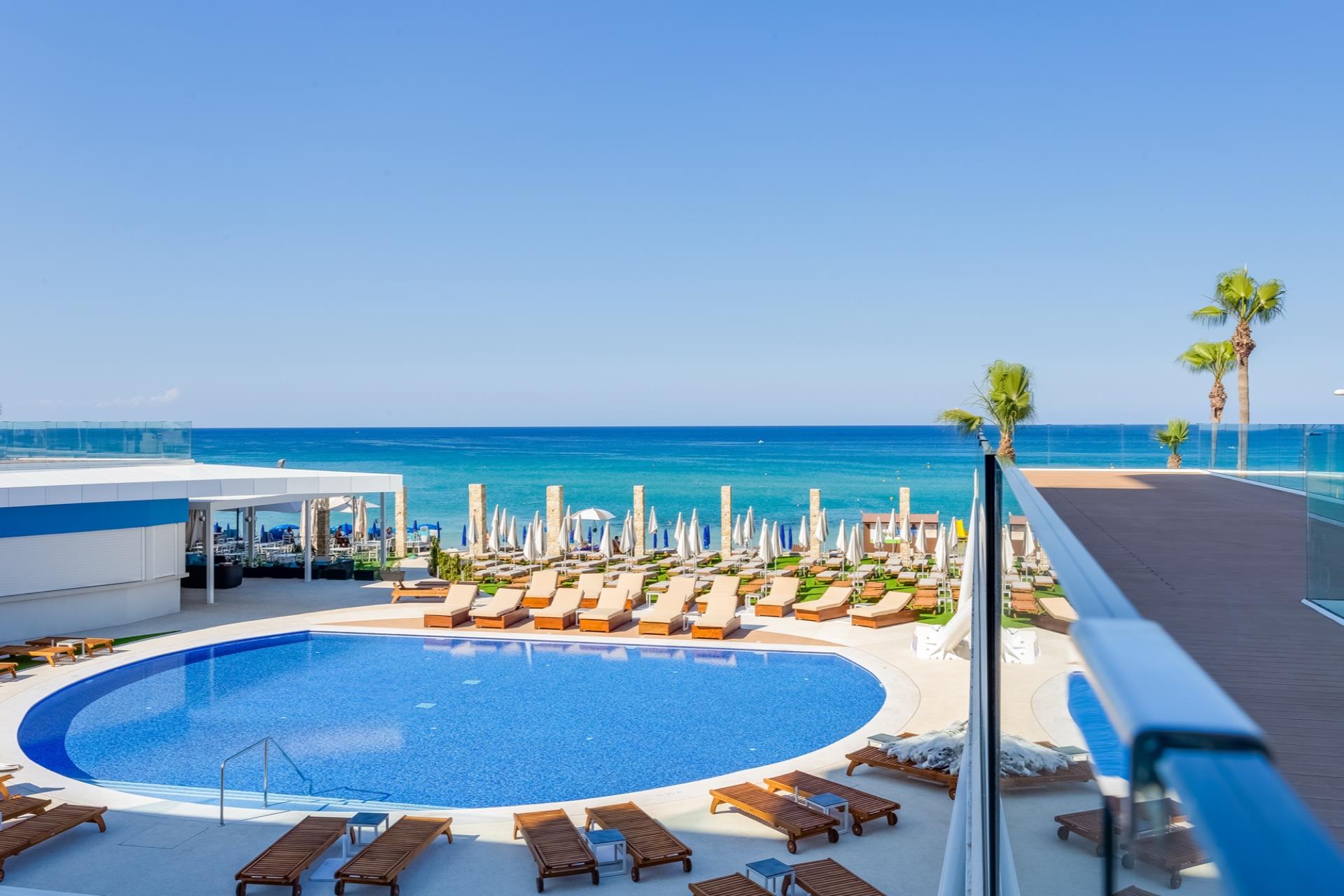 Flamingo Paradise Beach Hotel 4* - bazén