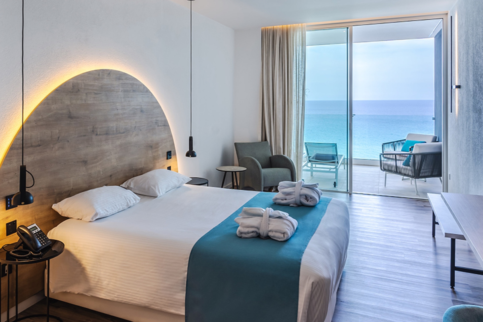 Flamingo Paradise Beach Hotel 4*