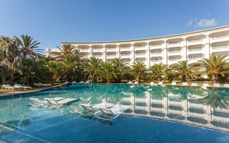 TUI Blue Oceana Suites 5* - bazén