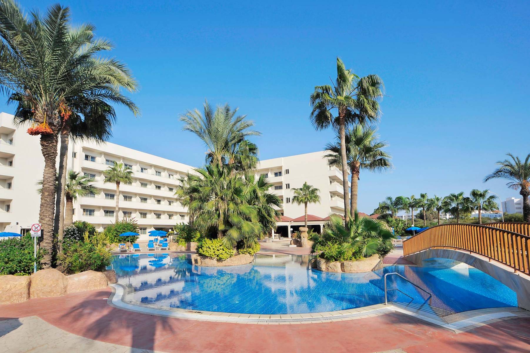 Nissiana Hotel & Bungalows 3* - bazén