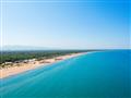 Kalogria Beach Hotel 4* - nádherná piesková pláž s pozvoľným vstupom do mora