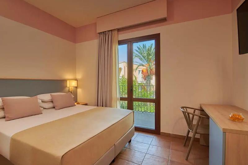 Serenusa Resort 4* - izba