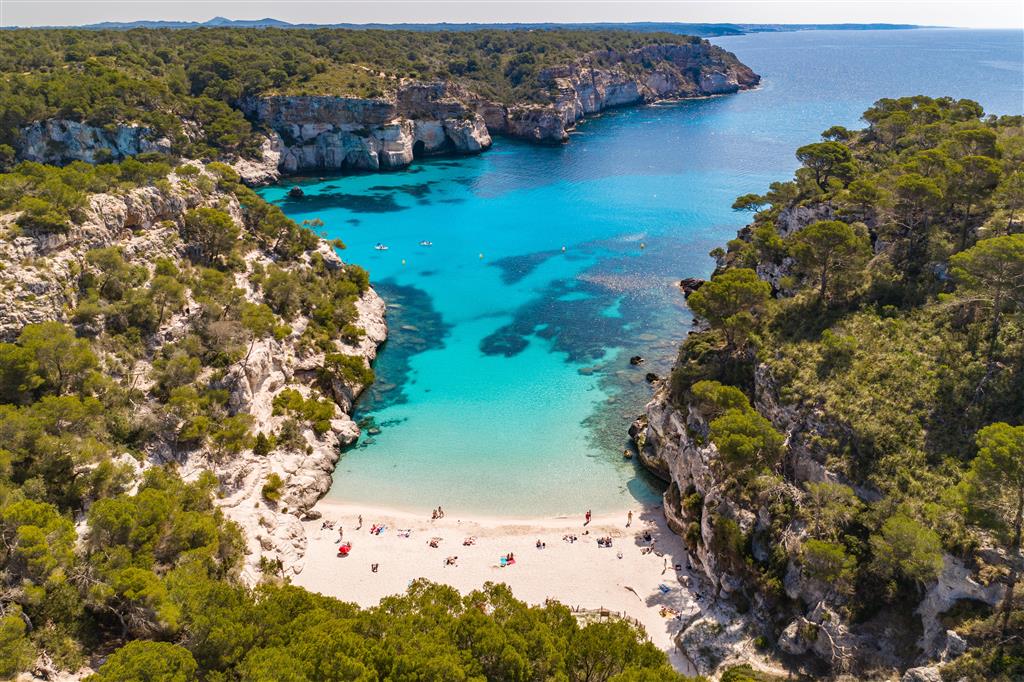 Lodný výlet za najkrajšími plážami - Menorka, Španielsko