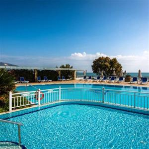 Mediterranean Beach Hotel 5* - bazén